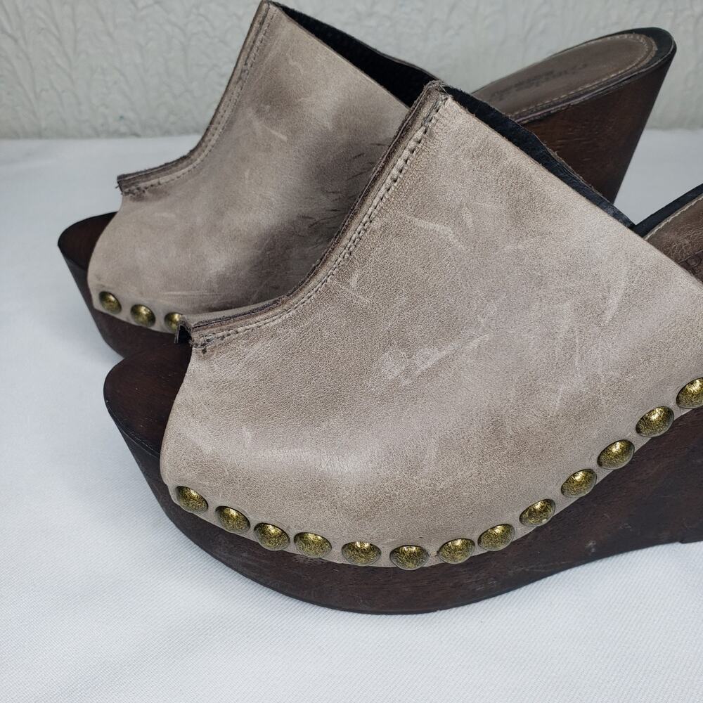 Charles David Recchia Taupe Leather Studded Wedge Platform Mules Size 37 US 6.5 - Picture 10 of 14